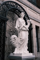 1747627