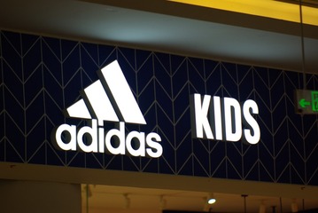 29598