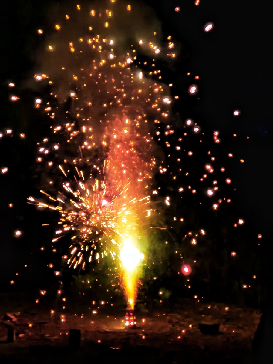 爆竹声声迎春晚摄影木每