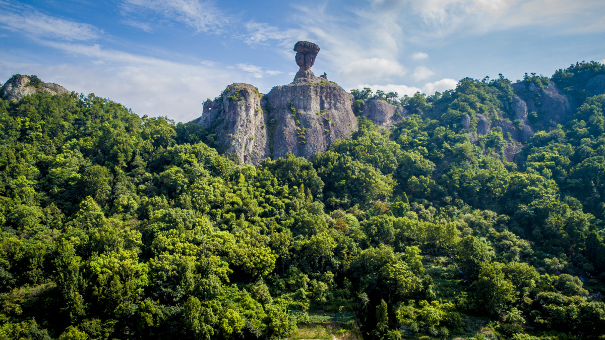 无人机镜头下的五龙山公园石夫人峰