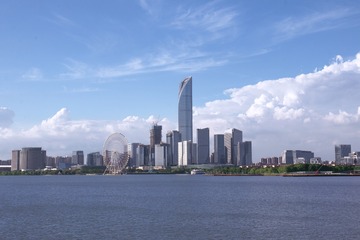 1605