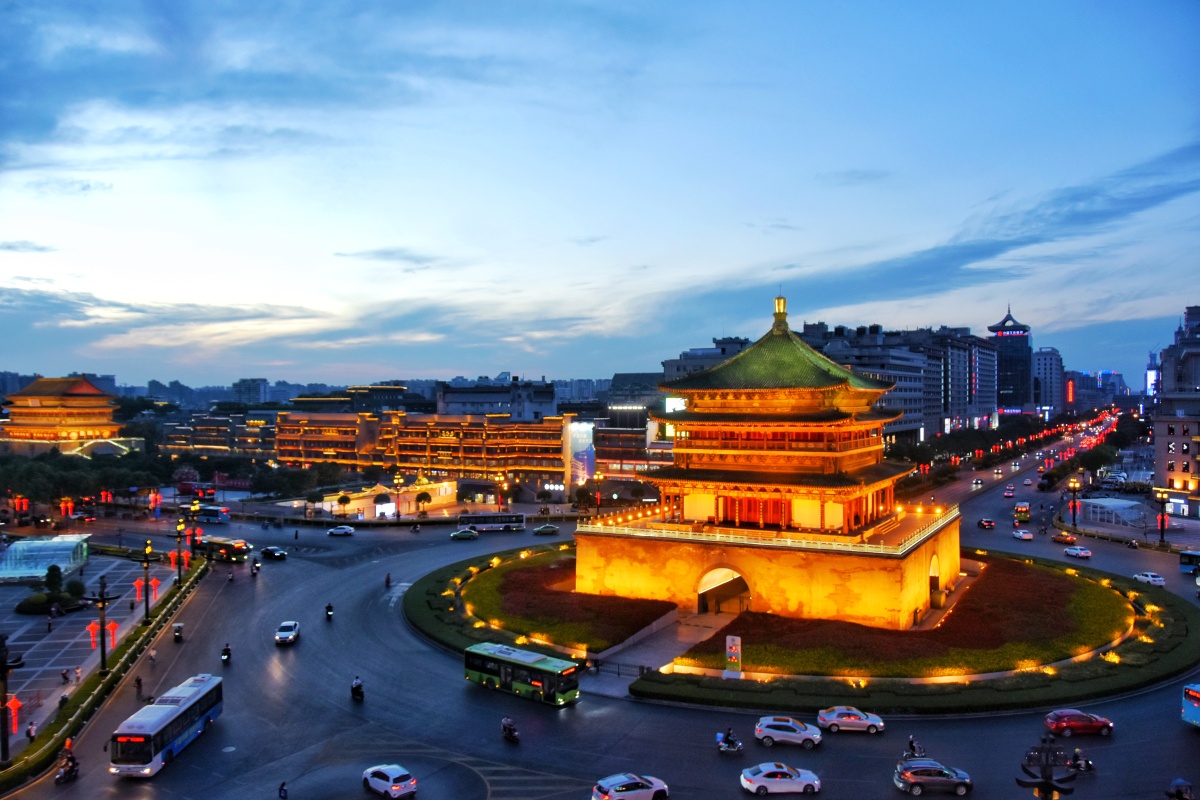 西安市地标建筑始建于明洪武十七年公元1384元是中国现存钟楼中形制最