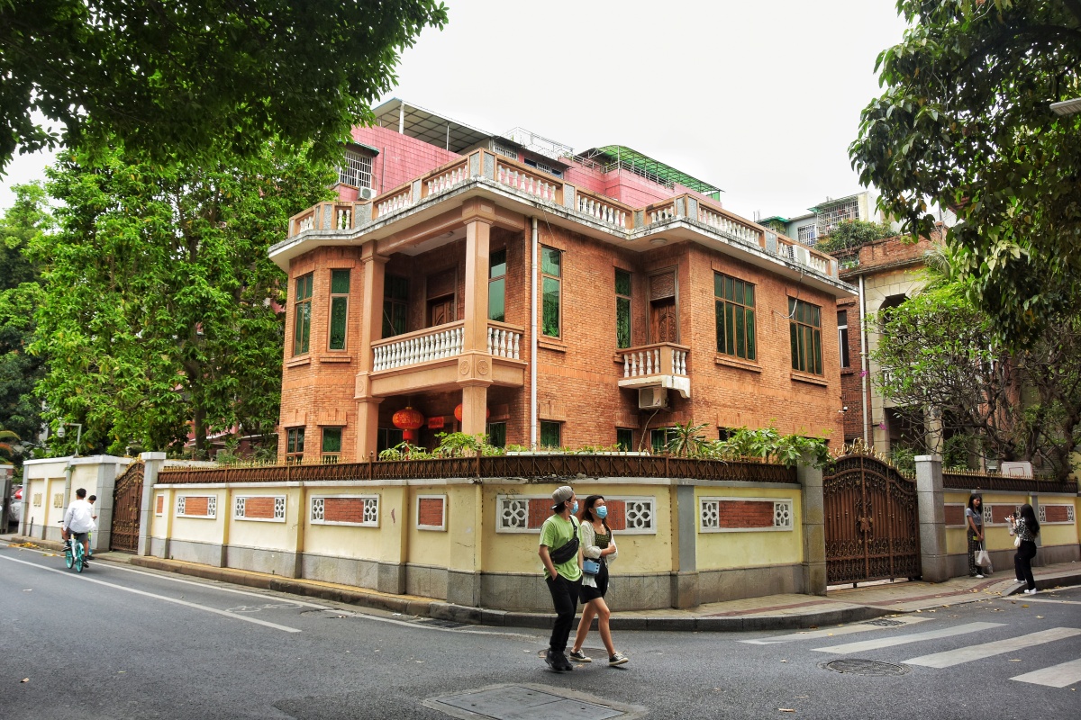 广州市越秀区新河浦,以"小洋楼"著称的东山洋房,是广州的旧豪宅区.