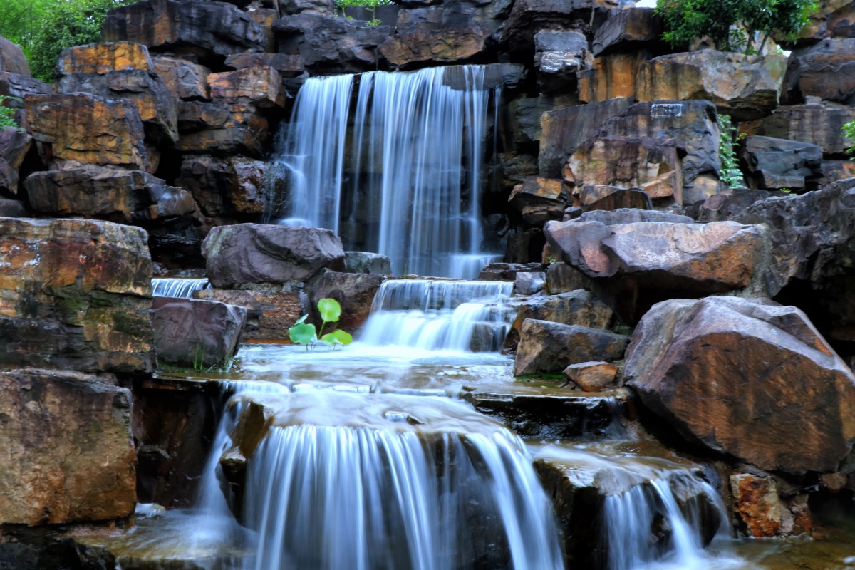 金匮公园假山瀑布