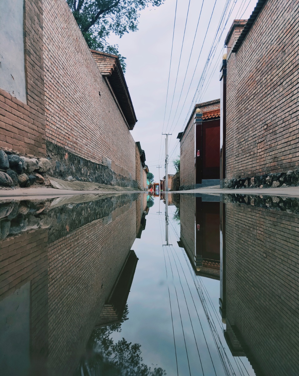 雨后的街道有一股别样的韵味