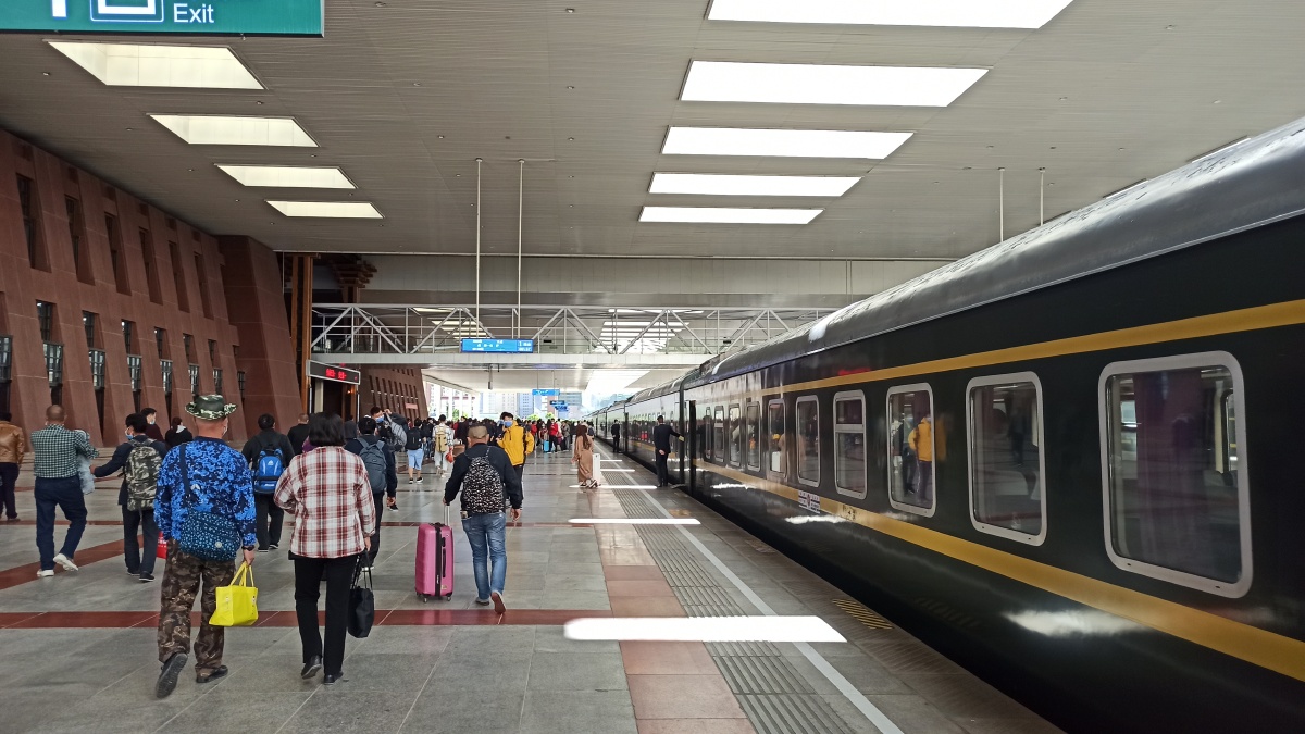 疫情下的拉萨站