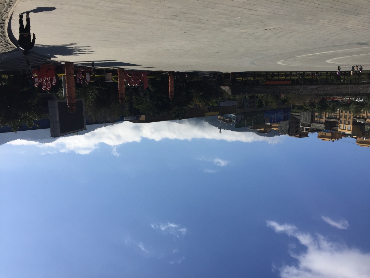 山顶上的县城云南省红河州哈尼族彝族自治州绿春县在1700米的山头县城