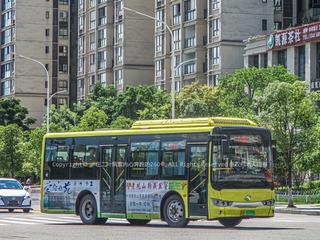 893261