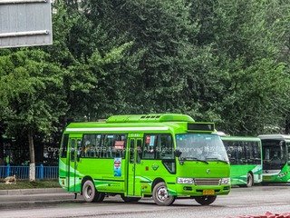 1050576