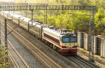 3225560