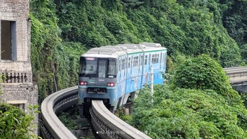 715792