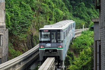 715776