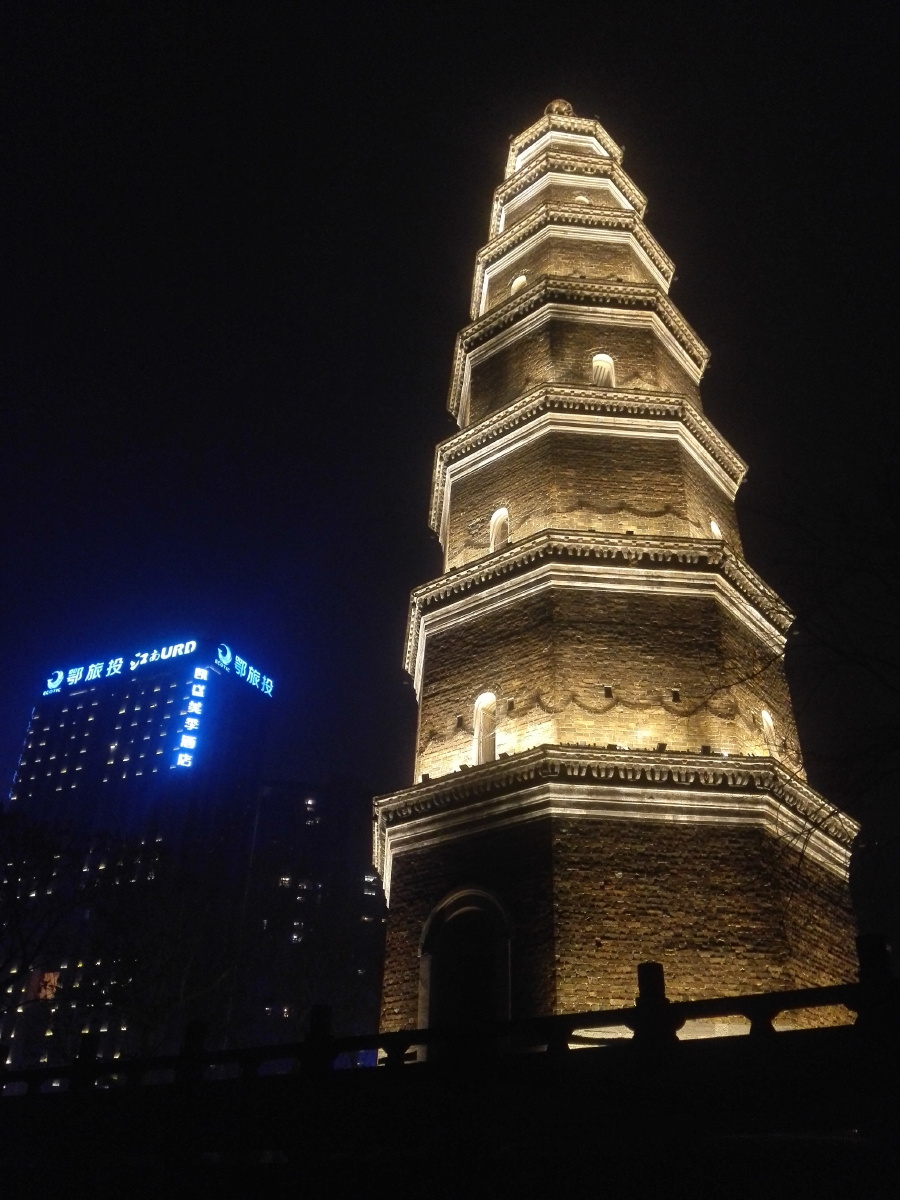 湖北宜昌老宝塔夜景2018年
