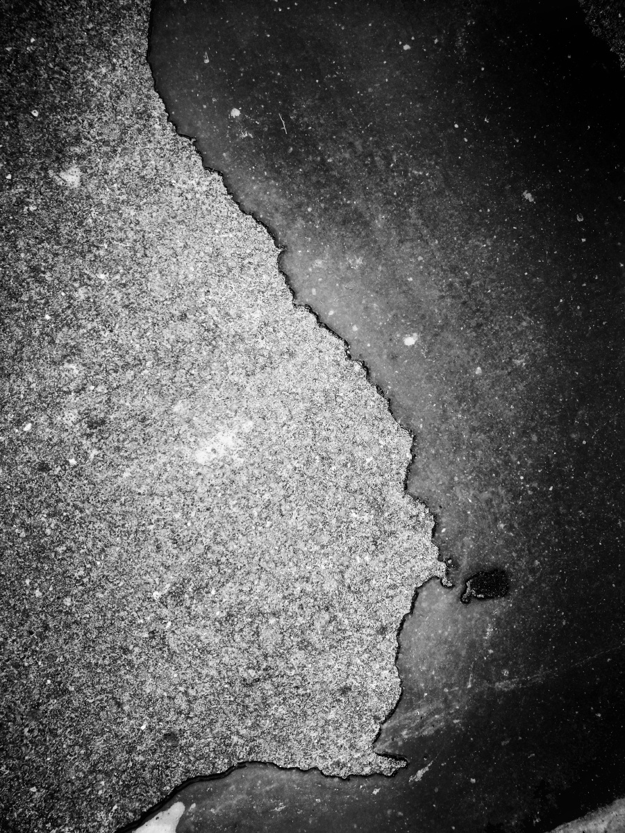 水经过的地方,都留下痕迹,我爱过的人,留下的却是伤痕.