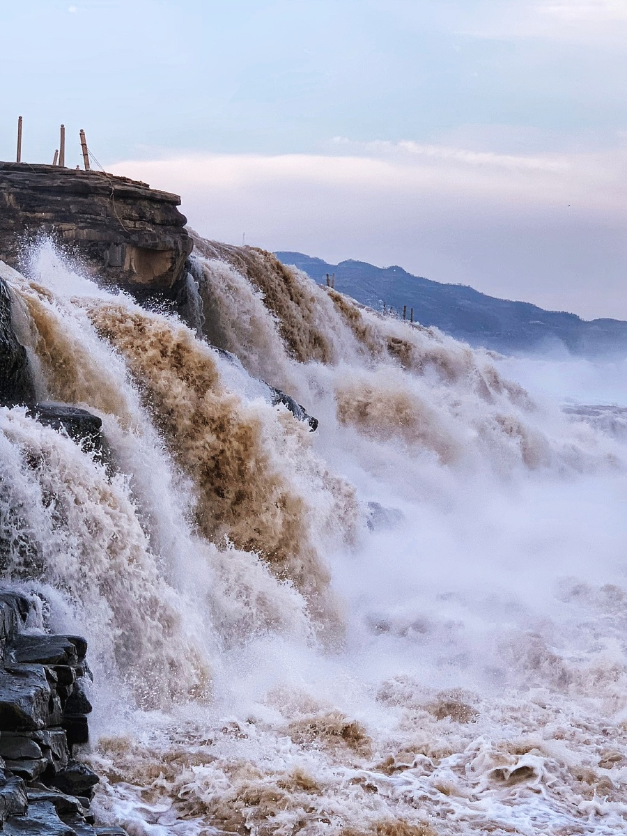 壮观的壶口瀑布