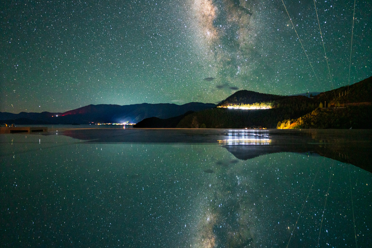 泸沽湖夜景