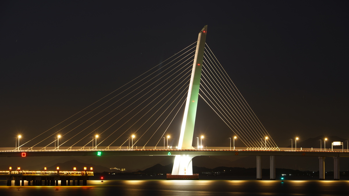 夜晚灯光跨海大桥深圳湾大桥慢门摄影