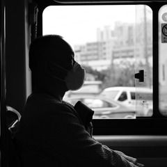 586077