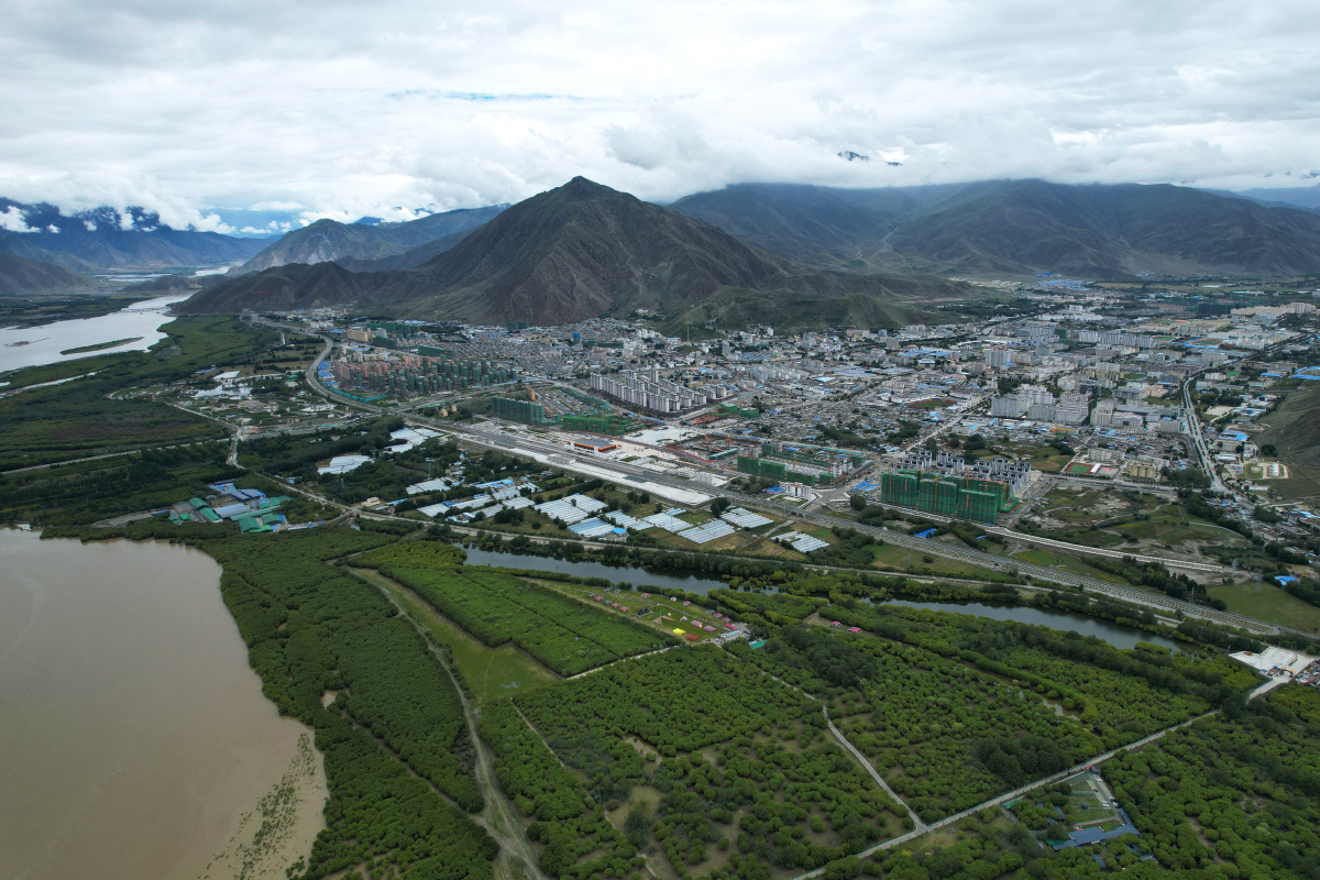 雨季时节的泽当城