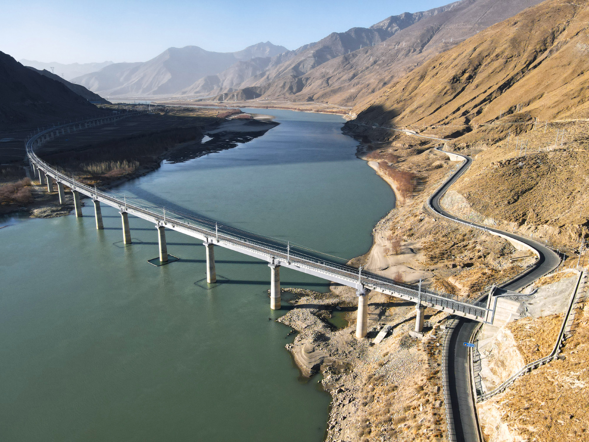 拉林铁路绒乡特大桥