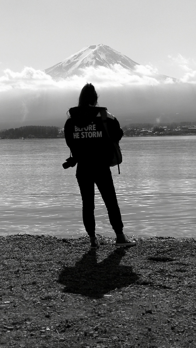 在自然面前人都是渺小的