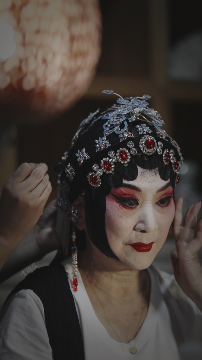 嗜闲戏妆发八旬杜丽娘by梁谷音摄影by李晶梁老师今天又瞬间回归少女