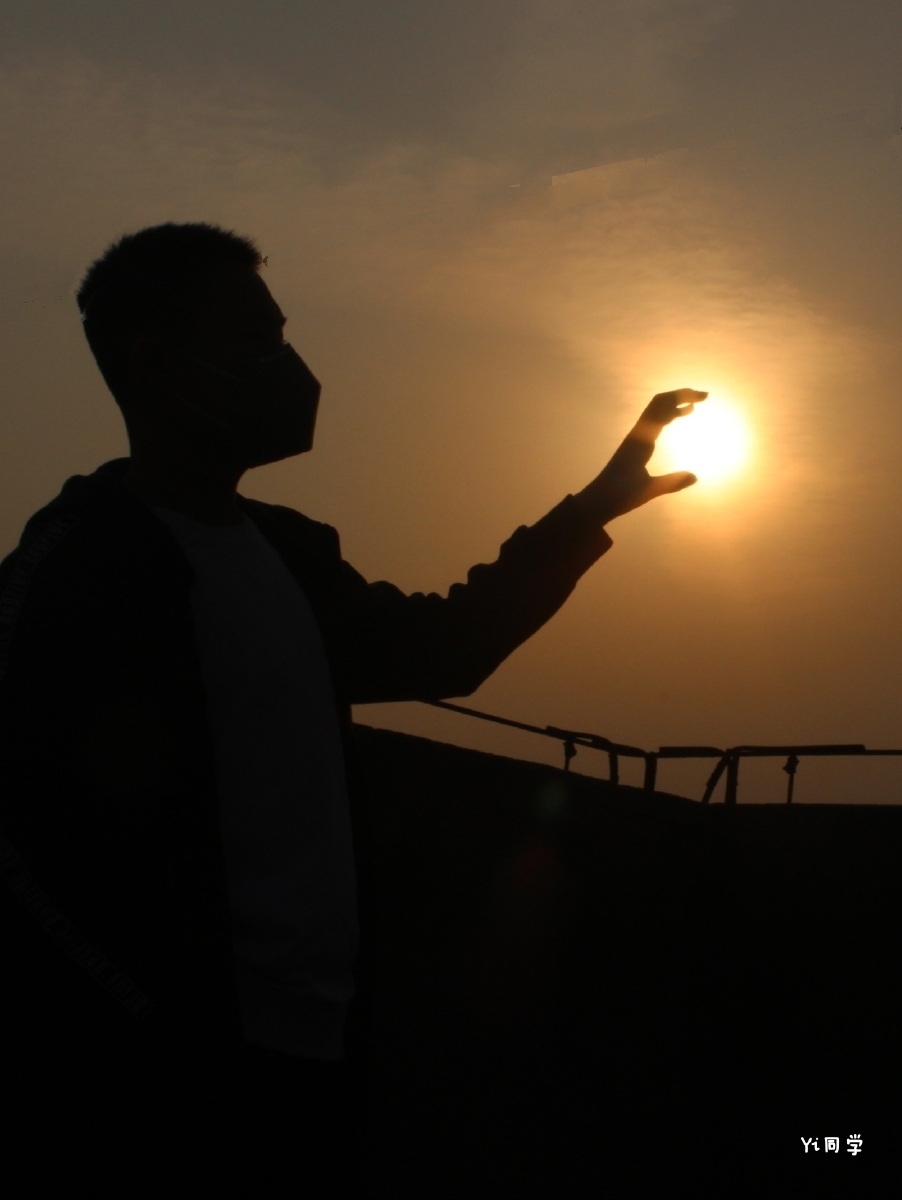 即使疫情的黑暗笼罩着我们,我们仍向往着光明 ——致新疆同胞