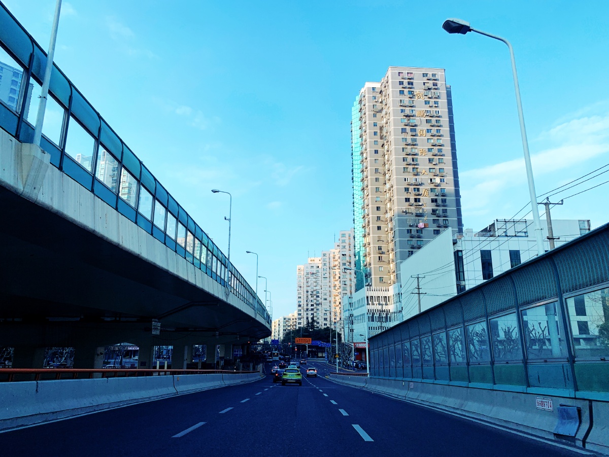 城市车窗外的沿途风景