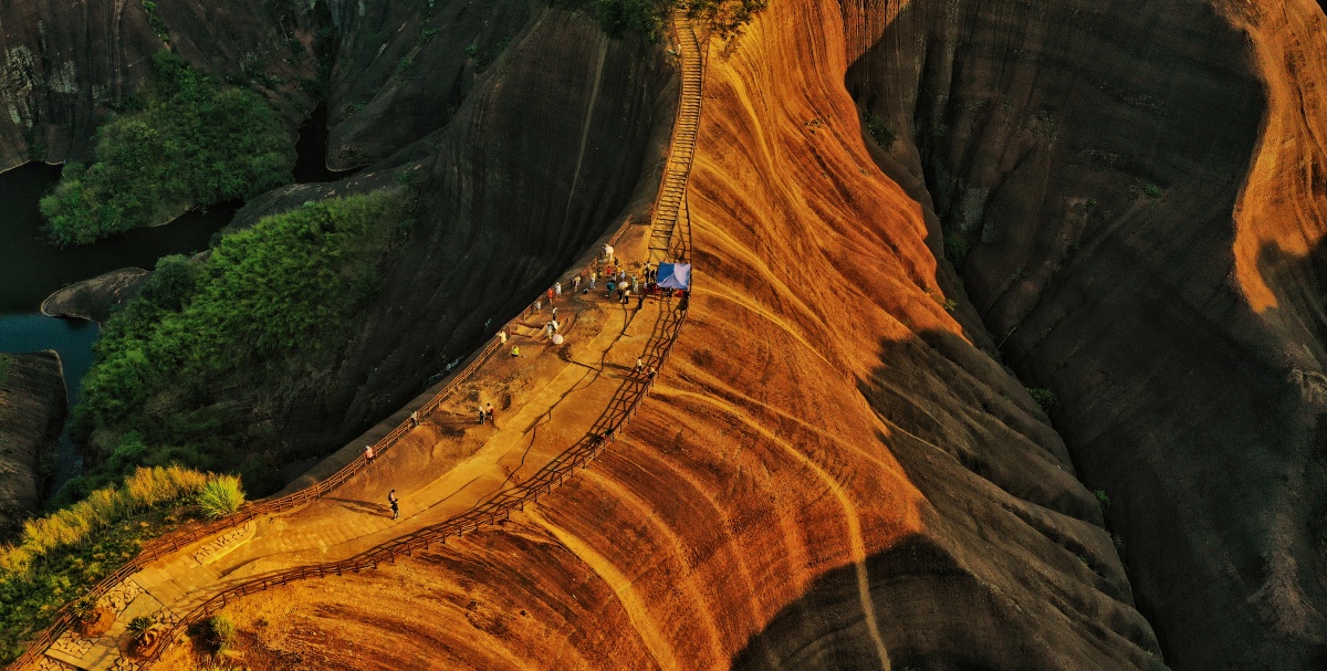 夕阳下的高椅岭