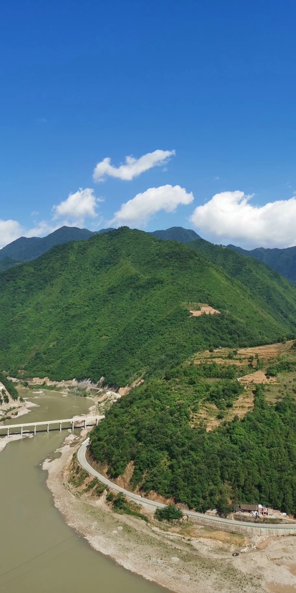 嘉陵江边迎彩霞2019年宝成线嘉陵江略阳段防洪抢险