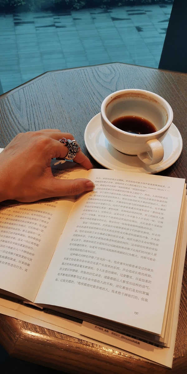 悠闲的午后,诚品书店的咖啡馆,我的下午茶,我的书!