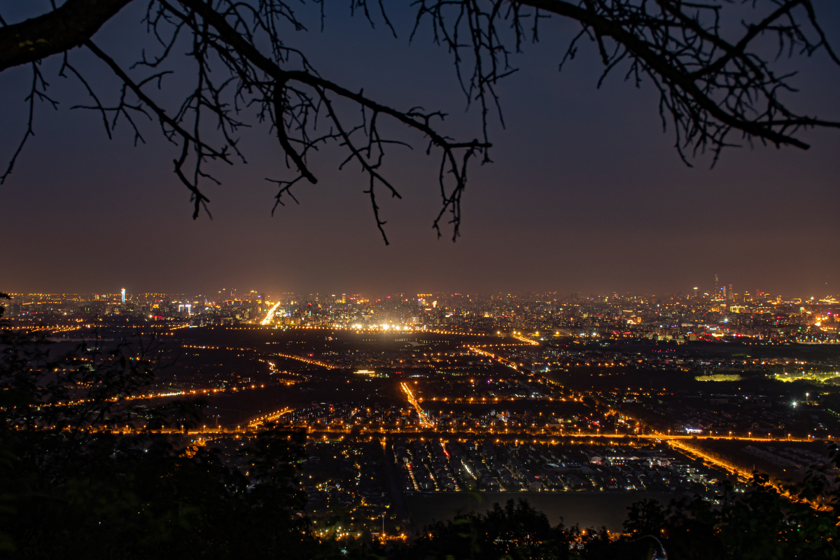 鬼笑石俯瞰北京城夜景