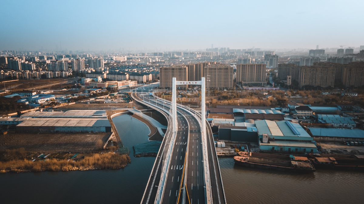 家附近的祁连山路大桥通车了