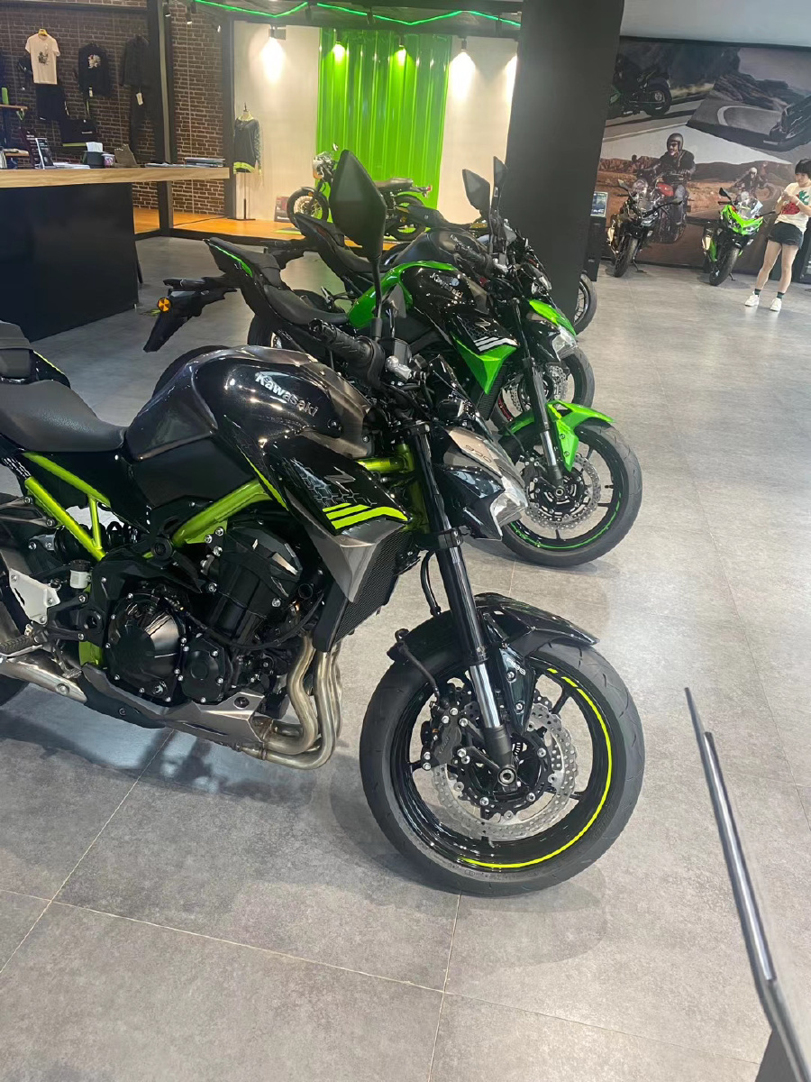 2020款川崎z900我超喜欢的色
