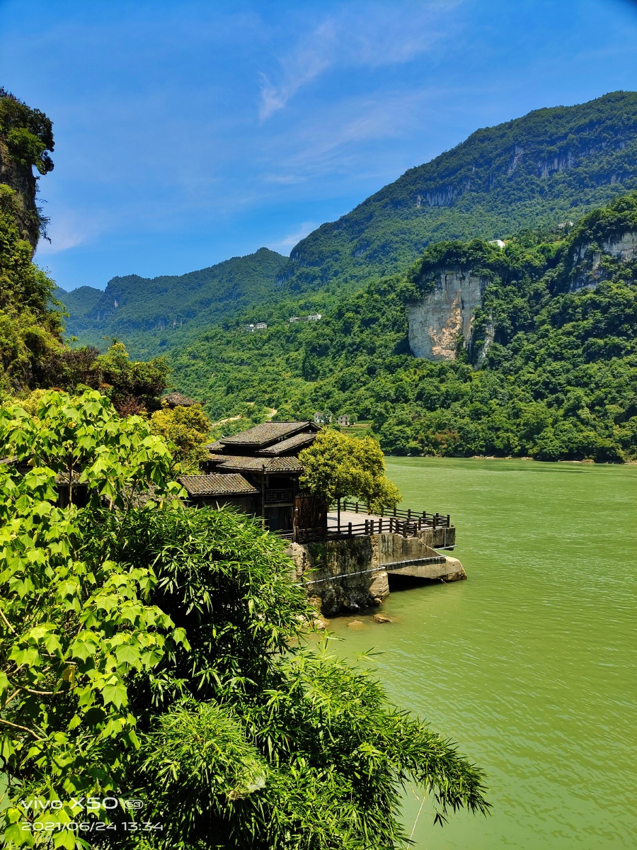 2021624拍摄于长江三峡龙进溪景区这里景色宛若世外桃园人间仙境行