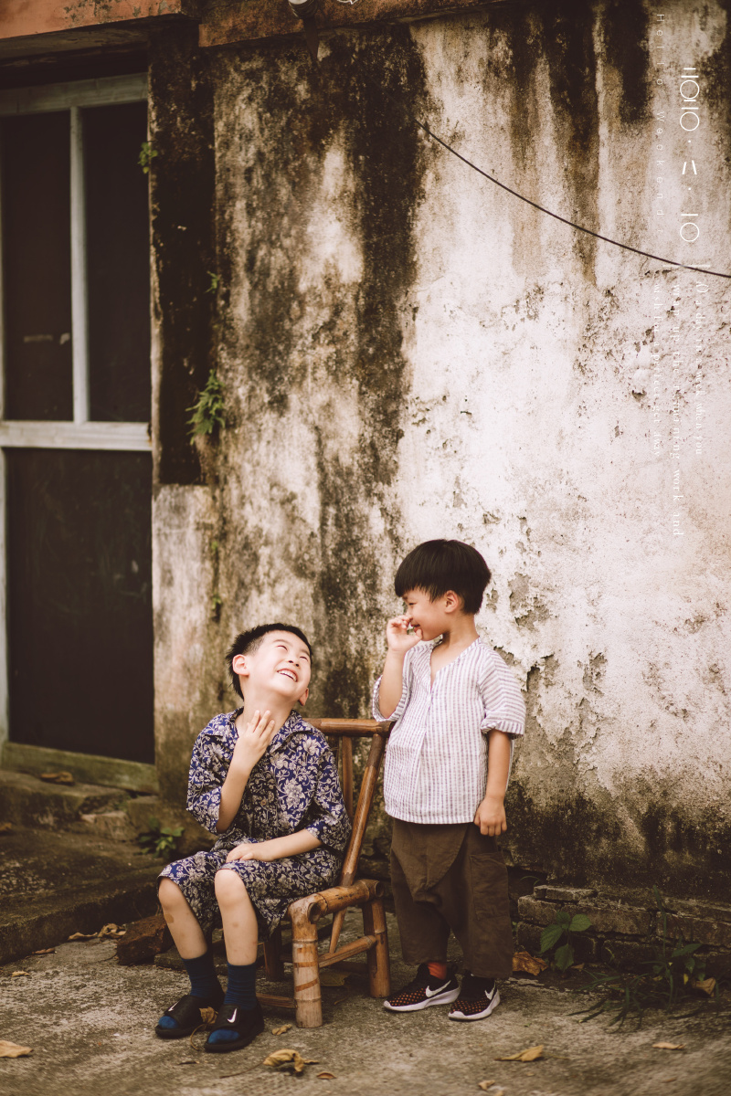 童年是时光凝固的美好花絮的灿烂也是更真实的回忆这组老城的儿童写真