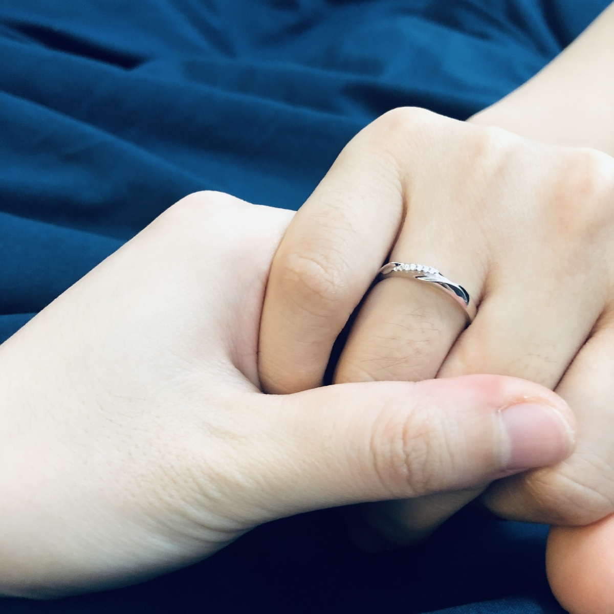 我见过爱情最美的样子就是跟你手牵手