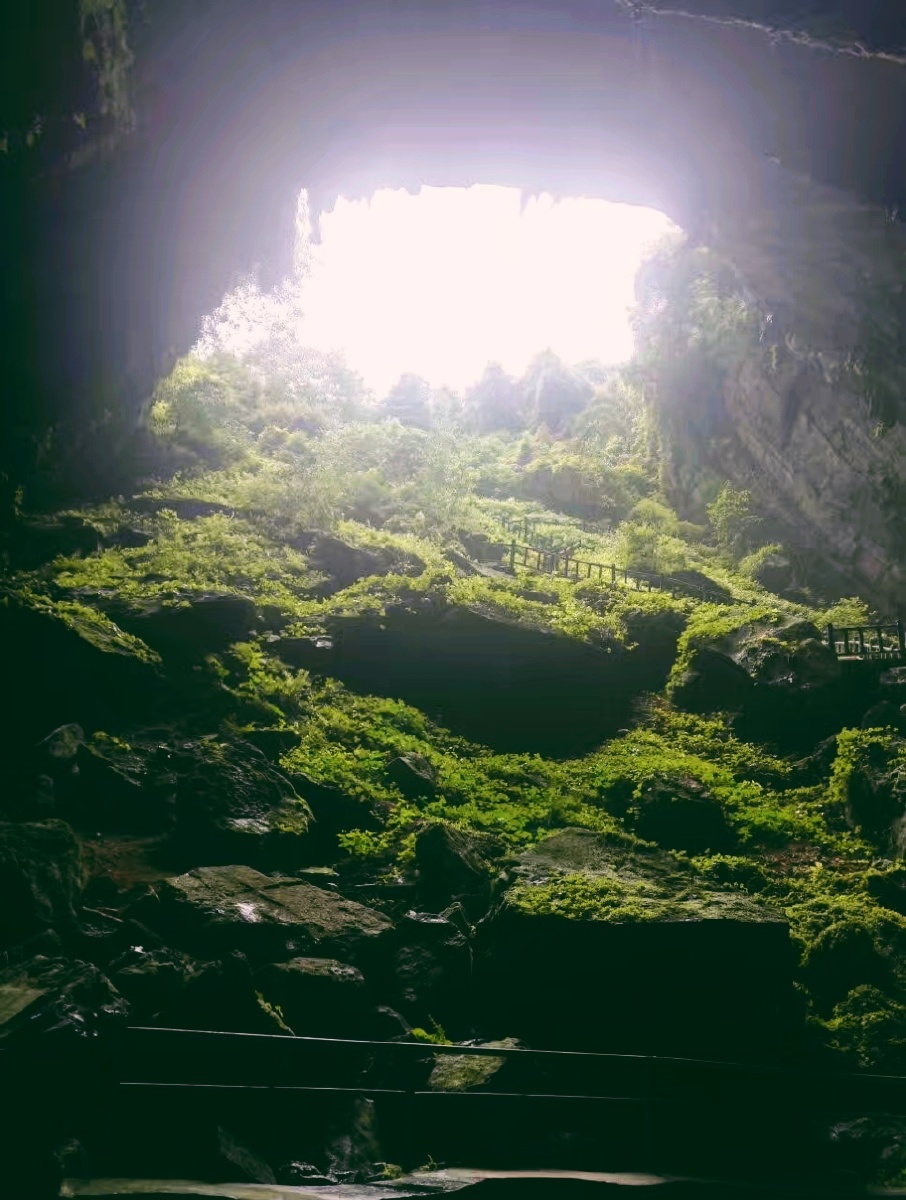 湖南滁州万华岩溶洞天坑