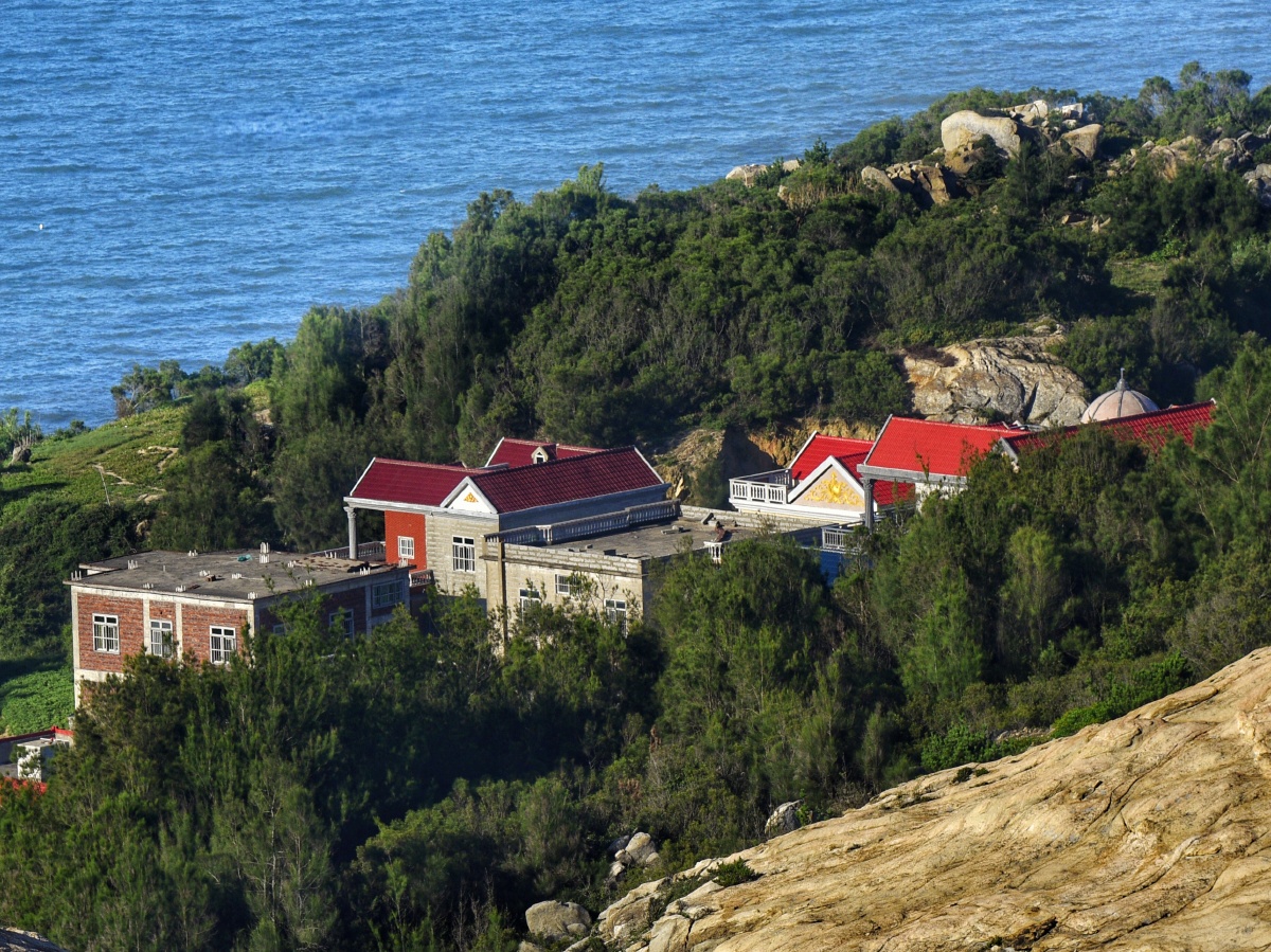 宜居胜地莆田市南日岛纯属天然海岸休闲胜地夏天海浴人满为患海上是