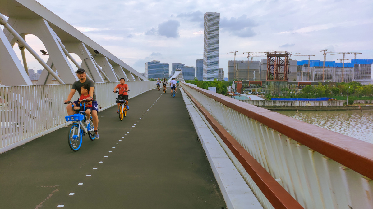 沿江骑行浦东上海没有骑过这条将近十公里的自行车道怎知上海是有多么