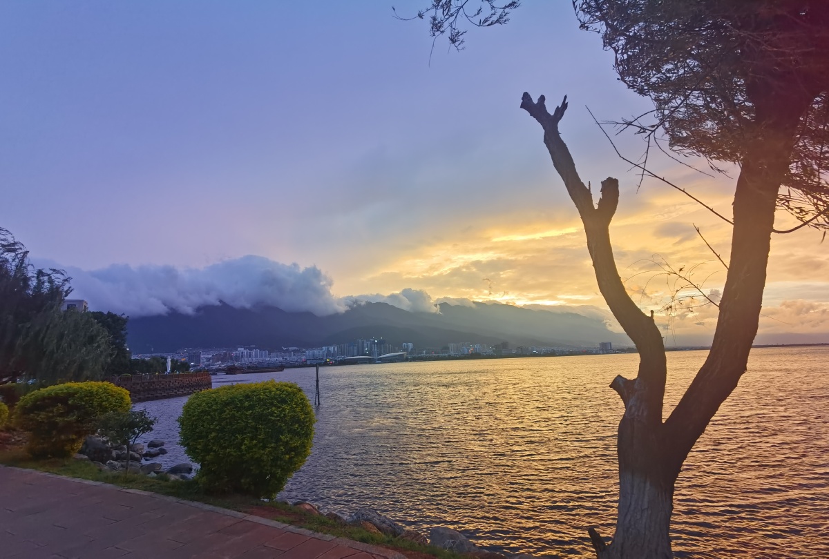 大理洱海滨海大道