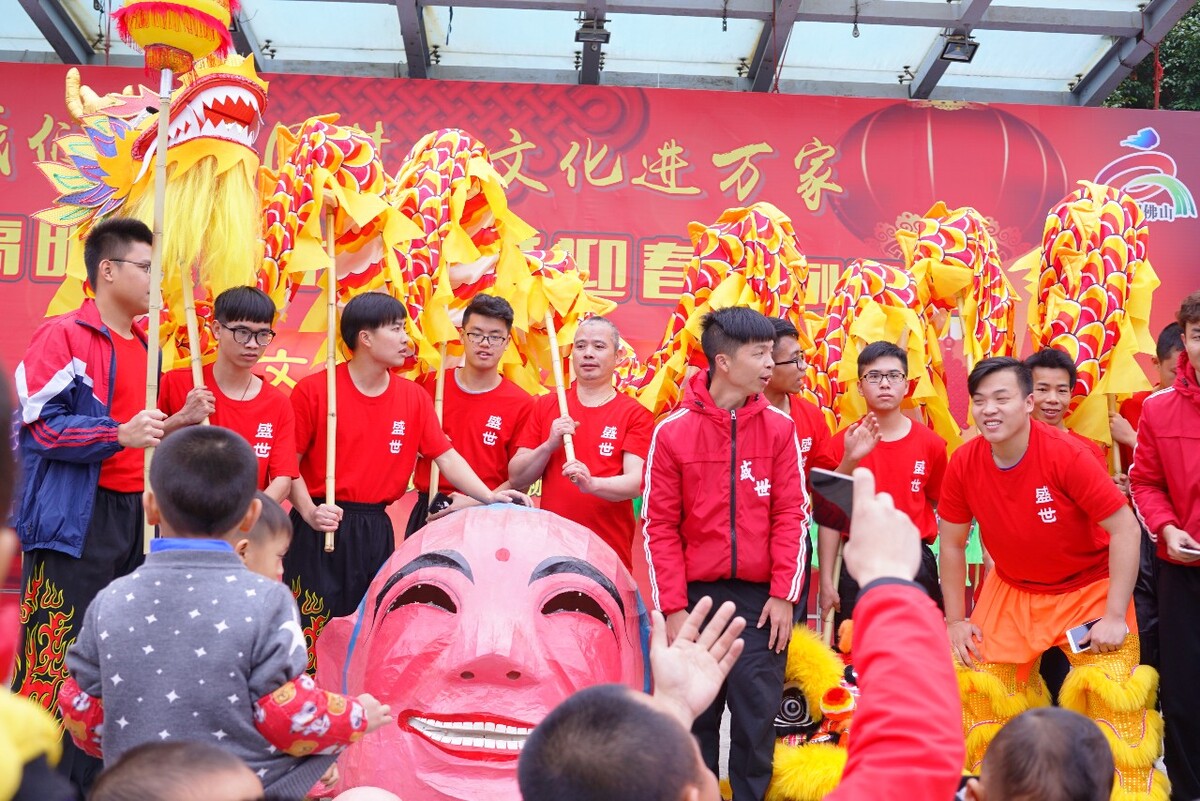 <a href="https://tuchong.com/tags/30mm/" target="_blank">#30MM</a> F/2.8 EX DN (A)#年初三广场上汇演