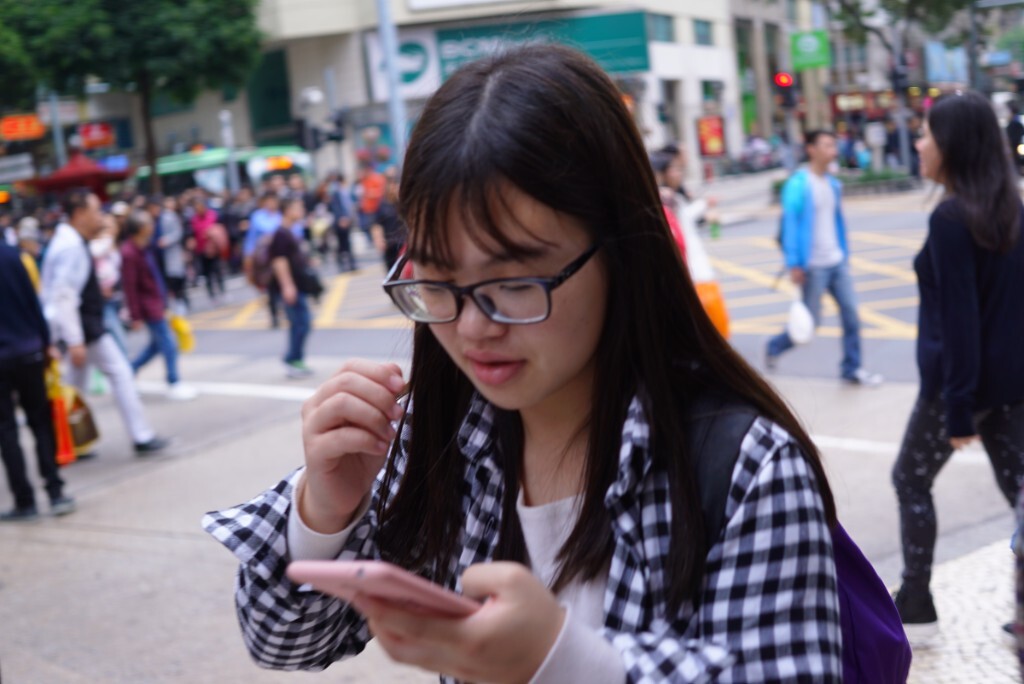 <a href="https://tuchong.com/tags/30mm/" target="_blank">#30MM</a> F/2.8 EX DN (A)#澳门街头随手拍·街头低头族