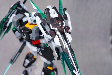 305885