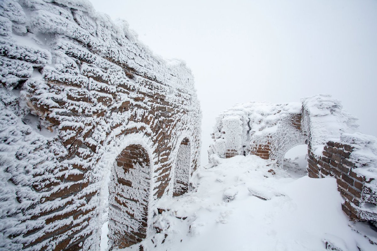 冰雪中的残长城