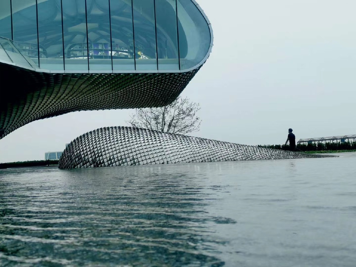 天津网红打卡点世茂鼓浪水镇起云湾浪花艺术馆