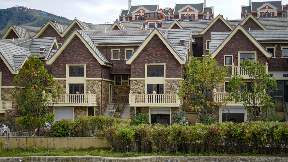 河北张家口崇礼富龙四季小镇滑雪场与别墅群