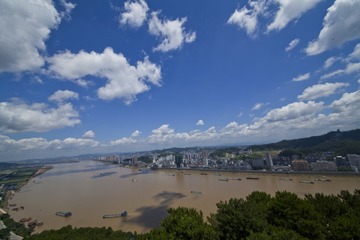 山青水秀生态美