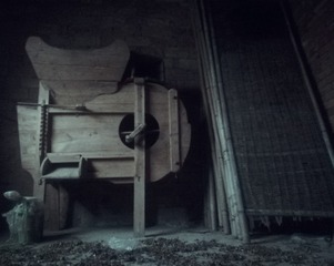 435900