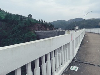435800